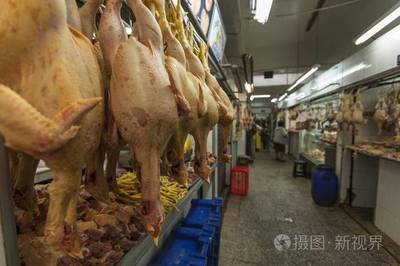 秘鲁利马市场中的家禽屠宰与销售